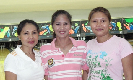 200 Bowlers: Pao, Ooy and Aht.